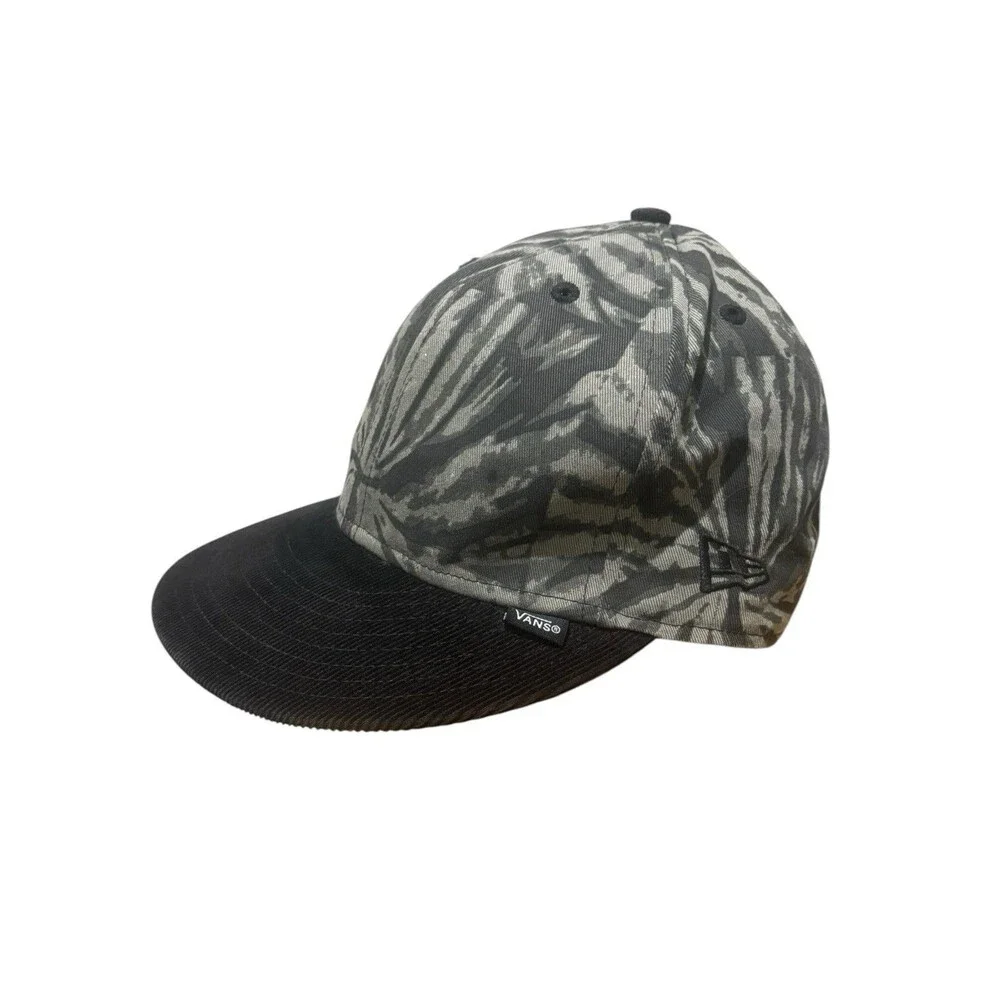 VANS ‘’Off The Wall’’ New Era Camo Mens Fitted 7 1/2 Snapback